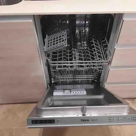 شقة Modern & Cozy Excellent Location Near توريمولينوس